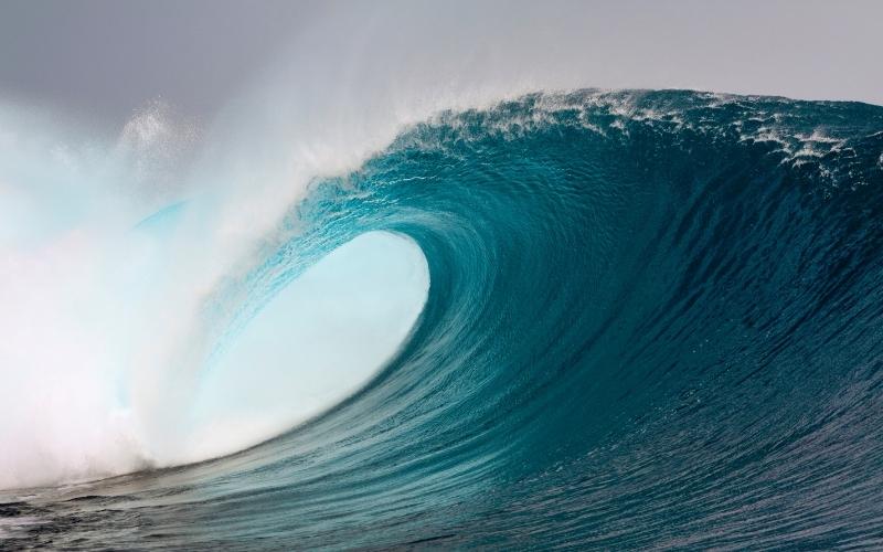 A large wave - a metaphor for successful Google and Facebook campaigns